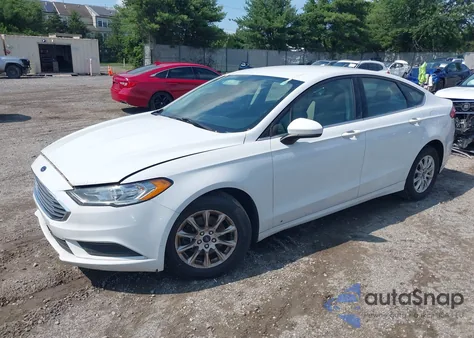 2018 Ford Fusion S z USA, uszkodzony, nr VIN 3FA6P0G70JR103970